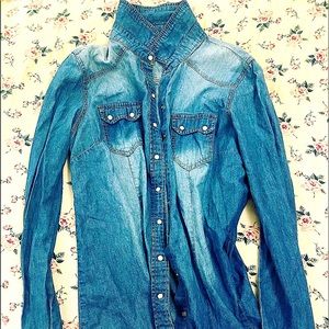 Light weight Jean button up size medium !!